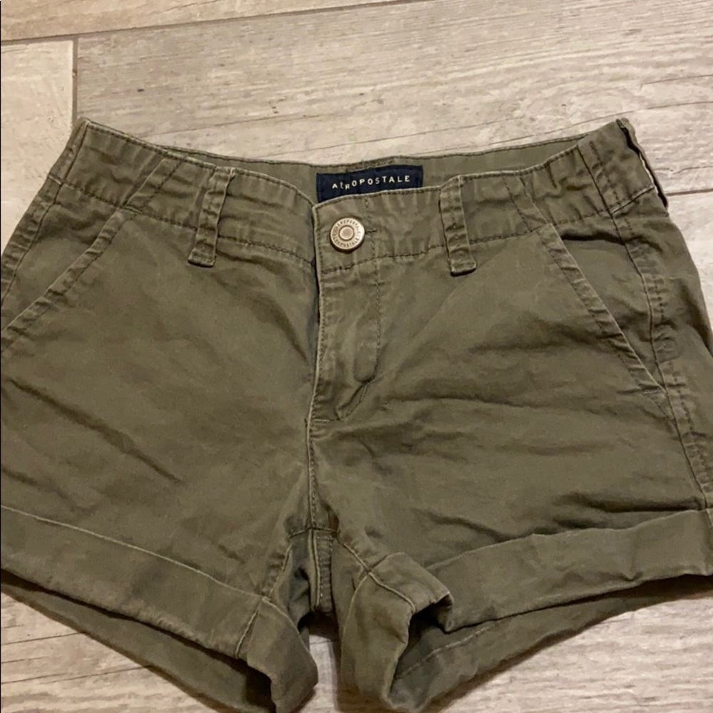 Green aèropostale shorts